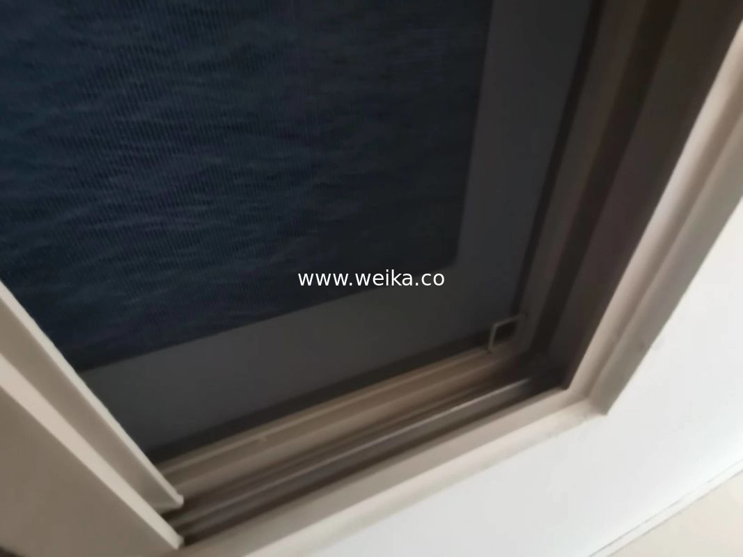 슬라이딩 UPVC 창문 PVC UPVC 비닐 플라스틱 프로필 세부 사항 유리섬유 플라이 스크린