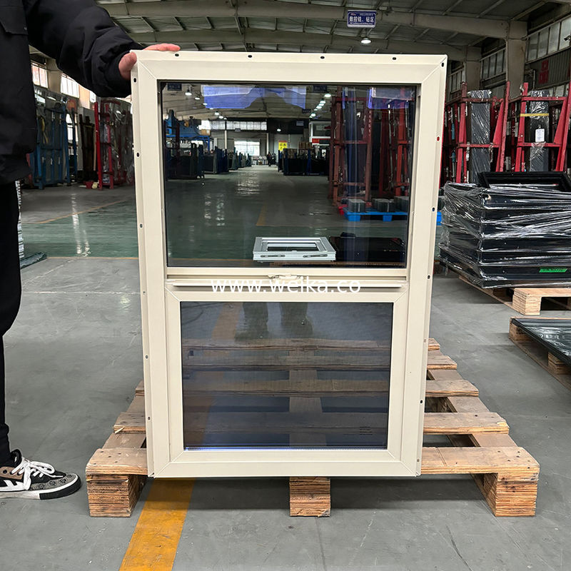 커스터마이즈 된 크기 UPVC 싱글 헝거 윈도우와 PVC 재료 1.4mm-1.8mm 두께